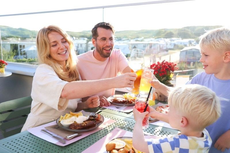 Camping in Noordwijk mit Restaurant hinter den Dünen