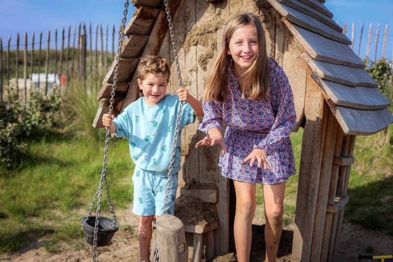 Glamping in Holland am Strand mit Spielplatz für Kinder